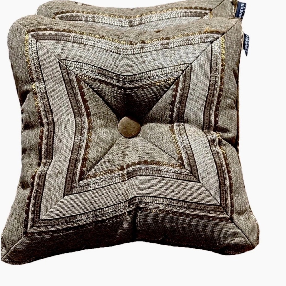 J. Queen New York Bradshaw 18" X 18"  Button Tufted Throw Pillow Woven Jacquard